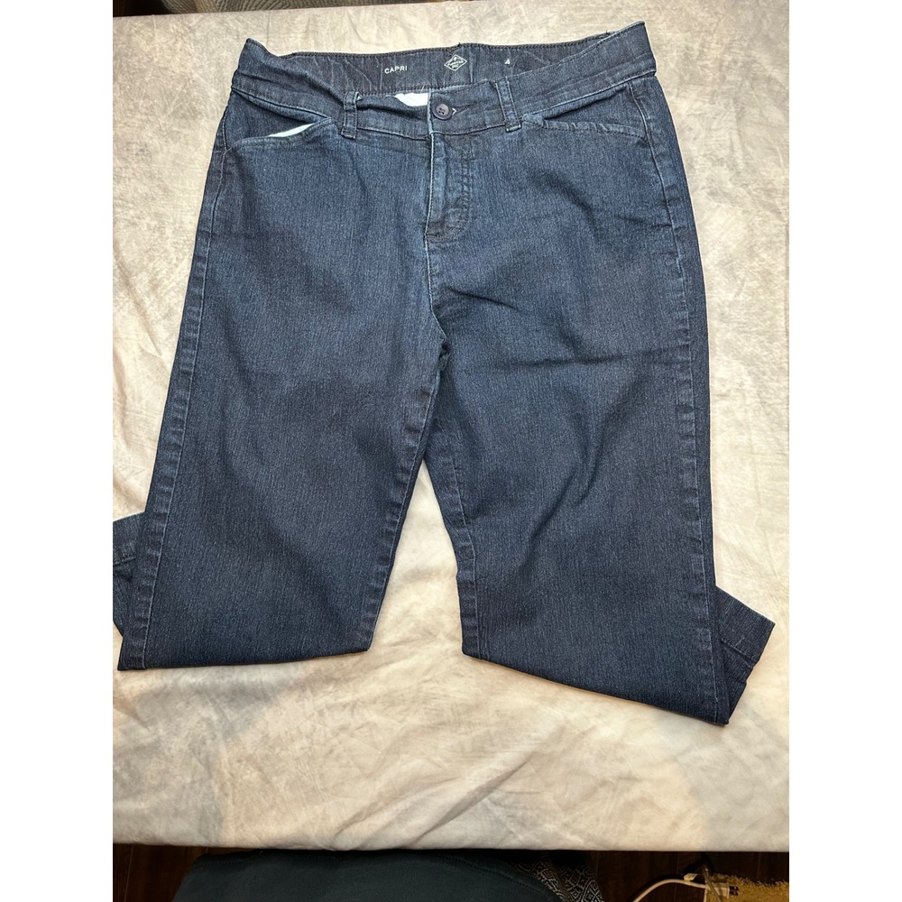 St. Johns Bay Womens Dark Wash Denim Capri Cropped Jeans Size 4 Indigo Blue